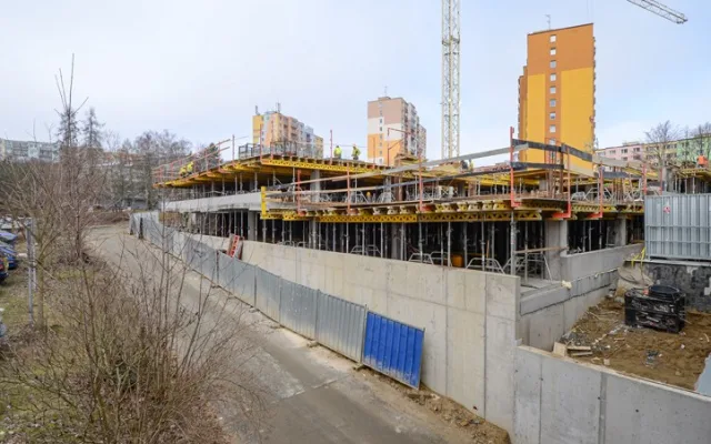 Nový parkovací dům nabídne 173 míst. Část bude zdarma, jinak za 2500 Kč na měsíc