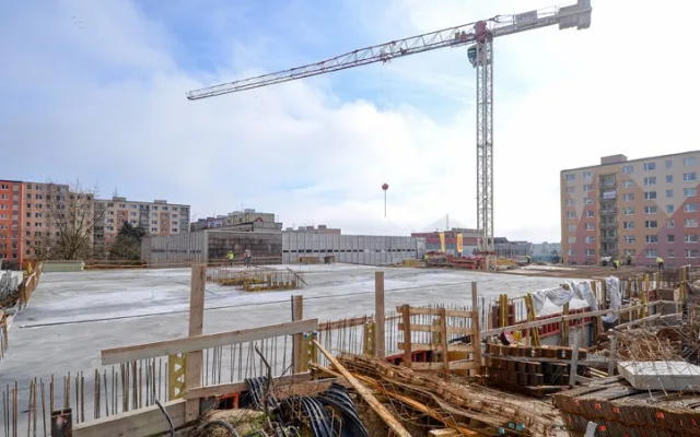 Nový parkovací dům nabídne 173 míst. Část bude zdarma, jinak za 2500 Kč na měsíc