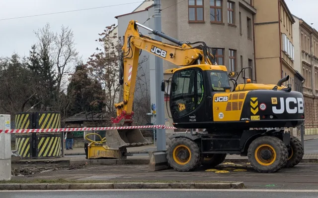 Práce na opravě tramvajové trati ve Skvrňanské ulici budou pokračovat nejnáročnější fází