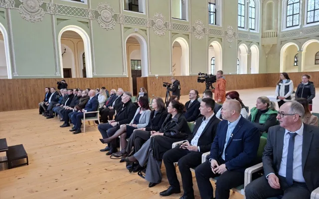 Cestovní ruch, rozvoj infrastruktury. Česko-bavorské memorandum podepsali v jízdárně