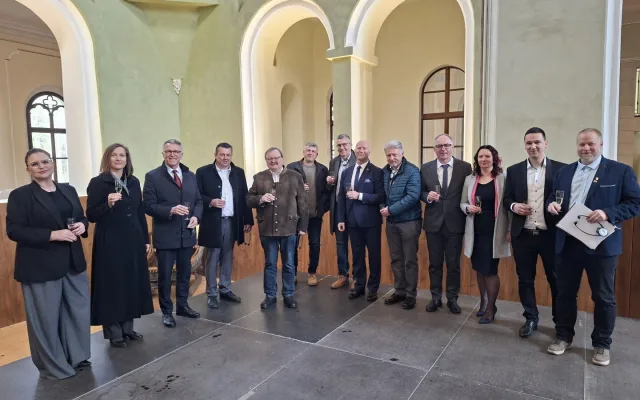 Cestovní ruch, rozvoj infrastruktury. Česko-bavorské memorandum podepsali v jízdárně