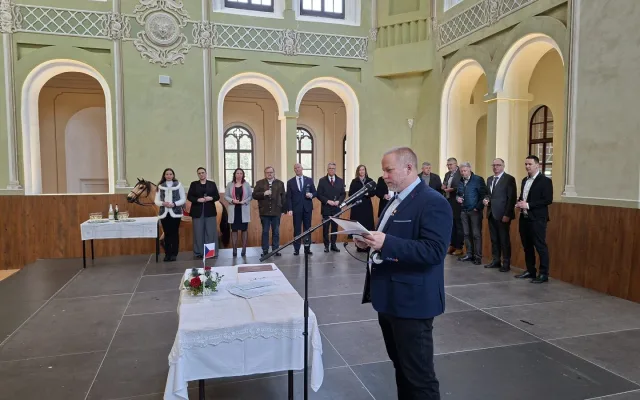 Cestovní ruch, rozvoj infrastruktury. Česko-bavorské memorandum podepsali v jízdárně