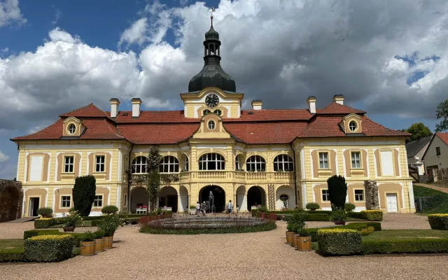 Zámek Nebílovy letos bude lákat na prohlídky etikety od baroka po současnost