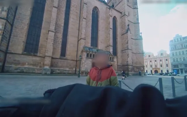 Bodnu tě do krku, vyhrožoval muž strážníkům a pak na ně plivl. Ti tvrdě zakročili