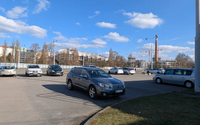 Velké mrzení pro řidiče, bez karty už na velkém prostranství u kulturní zóny nezaparkují