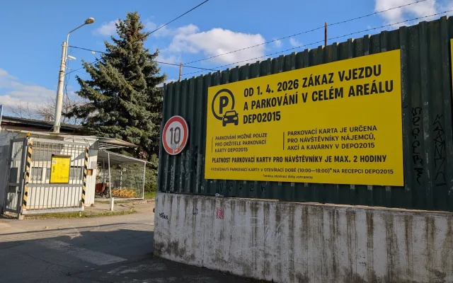 Velké mrzení pro řidiče, bez karty už na velkém prostranství u kulturní zóny nezaparkují
