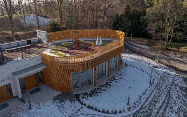 Objekt pro dětskou skupinu za 38,5 milionu korun zabojuje o architektonické ceny