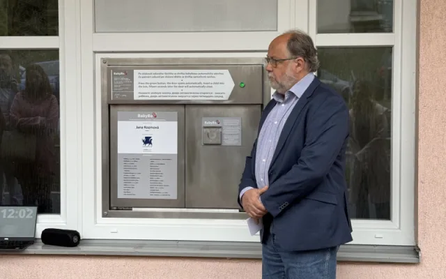 Šanci na život dostalo díky babyboxům 282 dětí, umístění toho nového budí emoce