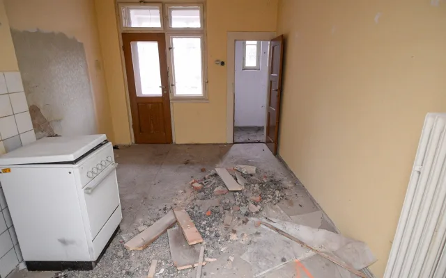 Plzeň začala rekonstrukci domu v Bolzanově ulici. Opraví pět bytů