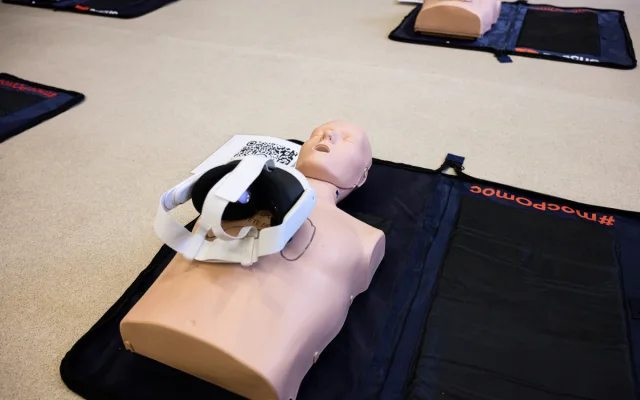 Průkopnická výuka první pomoci, středoškoláci využijí virtuální realitu