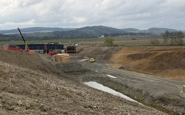 Archeologové zpomalili stavbu obchvatu Přeštic. Hotovo bude o osm měsíců později