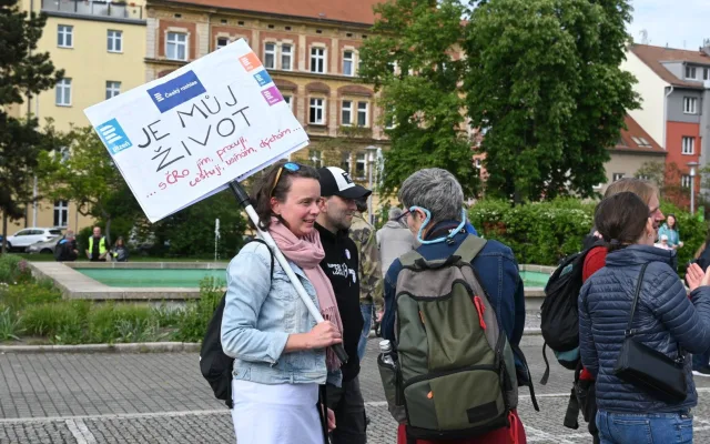 Stovky lidí v Plzni daly vládě najevo jasný vzkaz: Ruce pryč od médií