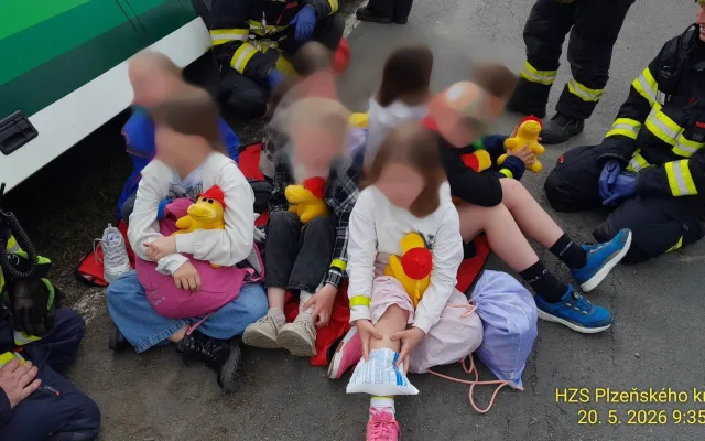 Autobus s dětmi havaroval na Rokycansku