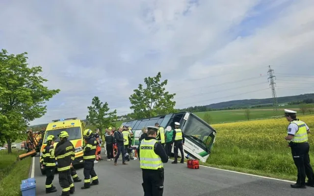 Autobus s dětmi havaroval na Rokycansku