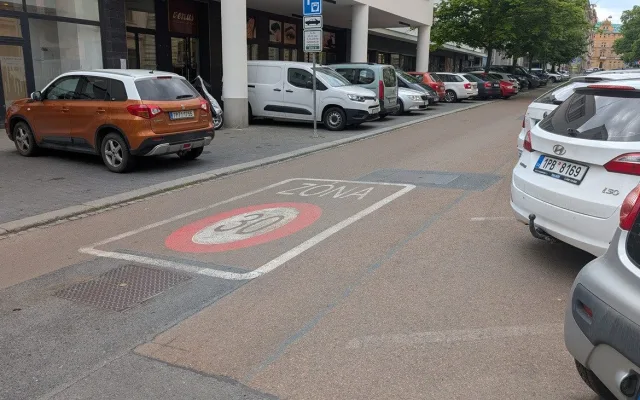 Město rozšiřuje třicítkové zóny a poprvé zavede i dvacítku, věří ve zklidnění dopravy
