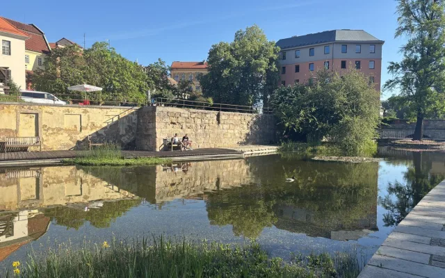 Kamenné zdi v Mlýnské strouze jsou v havarijním stavu. Letos začne jejich oprava