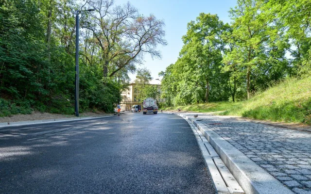 Po nekonečných odkladech se doprava vrací na Rolnické náměstí. Hotovo bude v srpnu