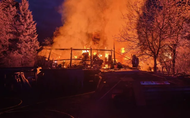 Požár od blesku v Srní způsobil v květnu obrovské škody, foto: SDH Kašperské Hory