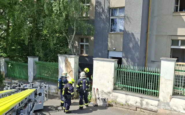 Objekt dříve slavného CD hotelu zachvátil požár. Hasiči evakuovali z budovy 32 osob