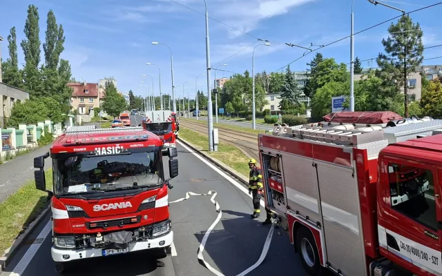 Objekt dříve slavného CD hotelu zachvátil požár. Hasiči evakuovali z budovy 32 osob