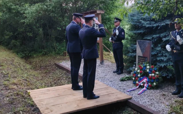 Památku policisty Jiřího Hrubého uctili jeho kolegové společně s rodinou