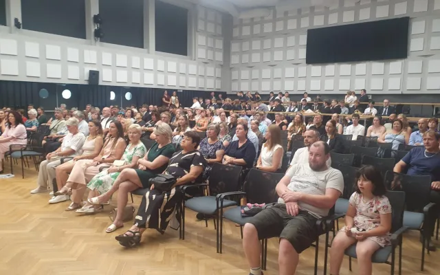 Zaplněný společenský sál SOUE v Plzni při předání ocenění programu Prokopa Div ise a Digise.