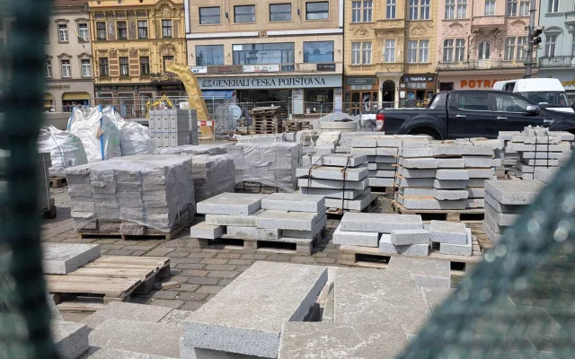 Neobhajitelné ničení, památkáři ostře kritizují postup města při rekonstrukci náměstí
