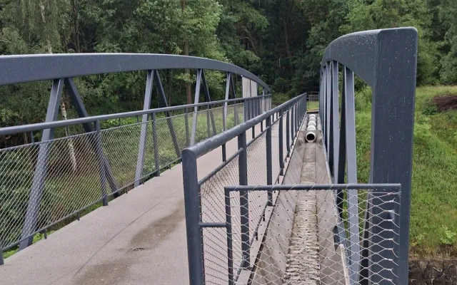 Teče přes něj voda nad tratí. Jedinečná turistická atrakce je znovu v provozu
