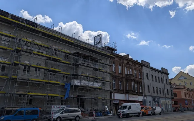 Stříbrná hvězda armády USA zdobí střechu nově vznikajícího muzea osvobození