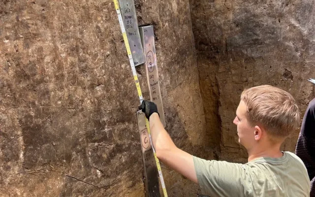 Čeští archeologové odhalují tajemství pohřebiště, kam se lidé vraceli po tisíce let