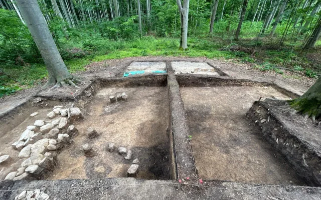 Čeští archeologové odhalují tajemství pohřebiště, kam se lidé vraceli po tisíce let