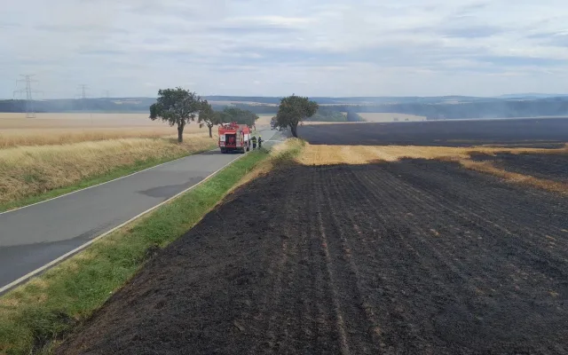 Požár pole na Tachovsku, foto: HZS PK