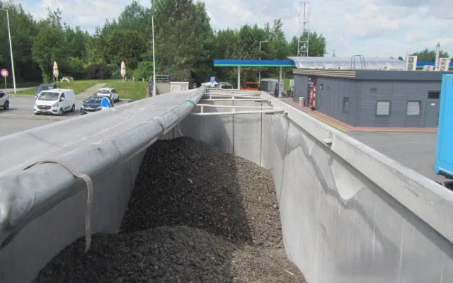 Do Česka mířilo přes hranice 72 tun odpadu. Celníci zadrželi tři nelegální zásilky