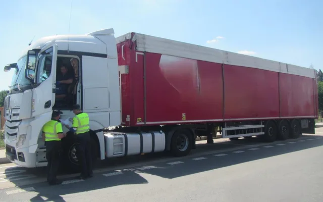 Do Česka mířilo přes hranice 72 tun odpadu. Celníci zadrželi tři nelegální zásilky
