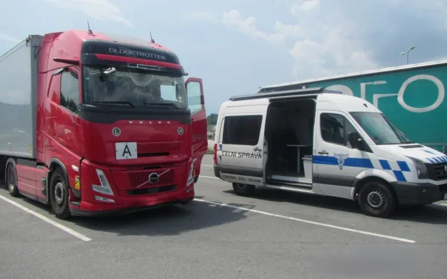 Do Česka mířilo přes hranice 72 tun odpadu. Celníci zadrželi tři nelegální zásilky