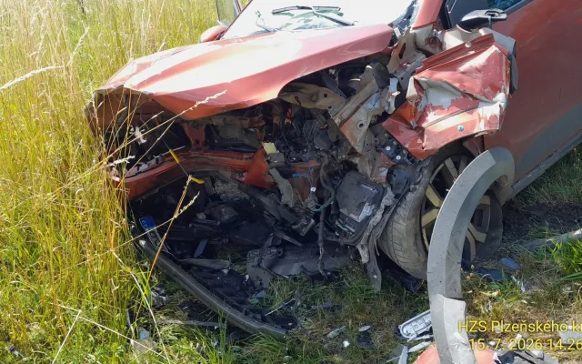 Při střetu dvou aut se zranili tři lidé, pomoc přivolal systém eCall
