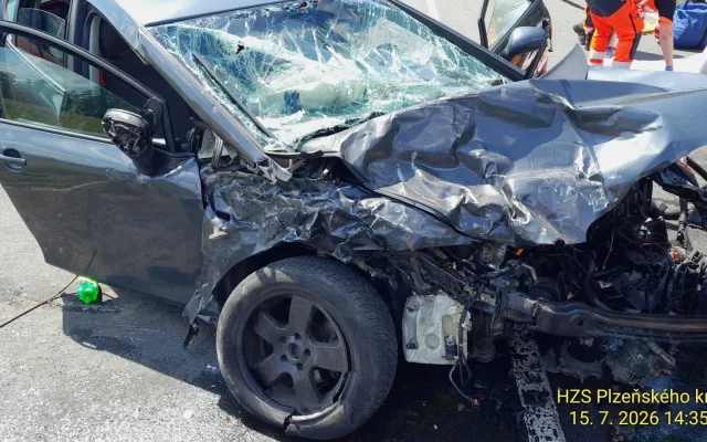 Při střetu dvou aut se zranili tři lidé, pomoc přivolal systém eCall