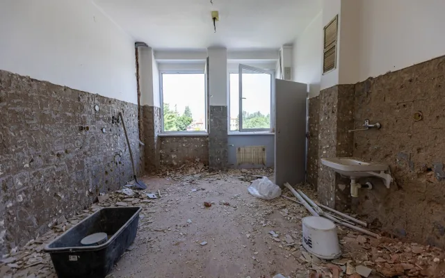 Kompletní rekonstrukce polikliniky se už rozběhla v areálu Rokycanské nemocnice