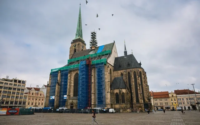 Střecha katedrály je v katastrofálním stavu. Na opravu může přispět i veřejnost
