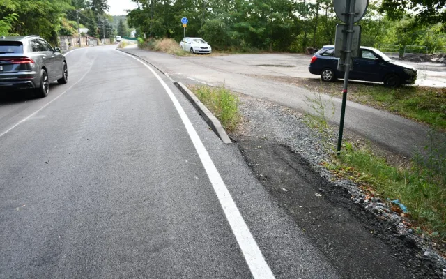 Řidičům se o něco uleví. Po měsíci skončila oprava části důležité ulice Na Roudné