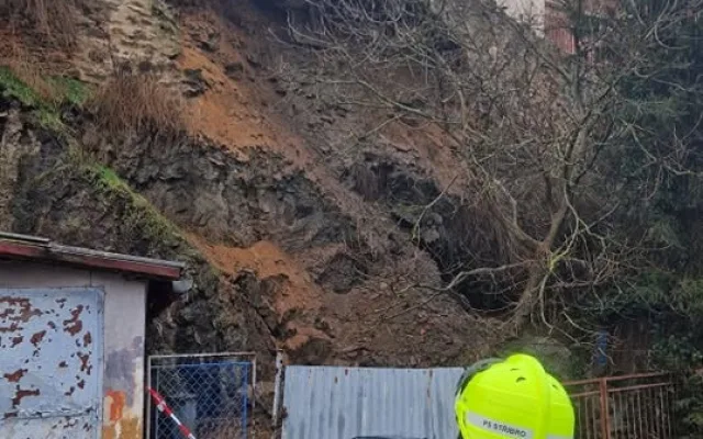 Část hradební zdi se zřítila po velkém dešti, její oprava je náročná a zdlouhavá