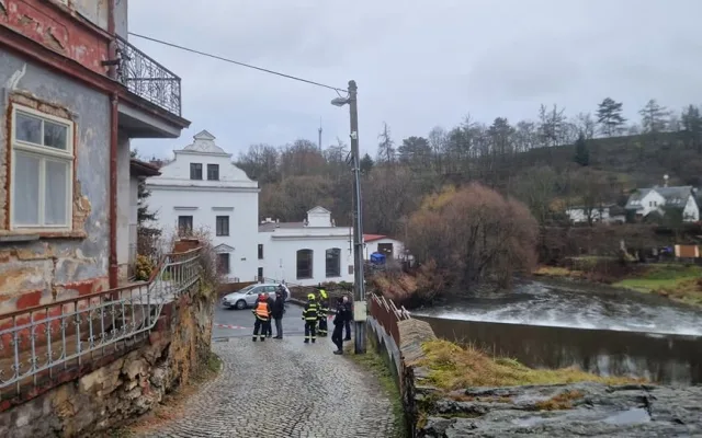 Část hradební zdi se zřítila po velkém dešti, její oprava je náročná a zdlouhavá