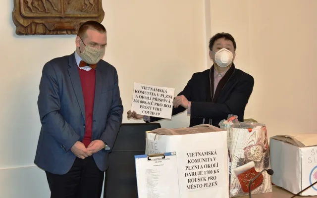 FOTOGALERIE: Vietnamci předali dar pro město Plzeň