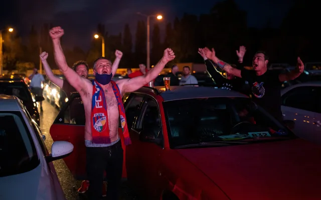 FOTOGALERIE: Fanoušci sledovali zápas Viktorky v autokině
