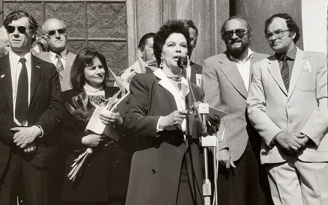 FOTOGALERIE: Americká velvyslankyně Shirley Temple Black při návštěvě Klatov v květnu 1990