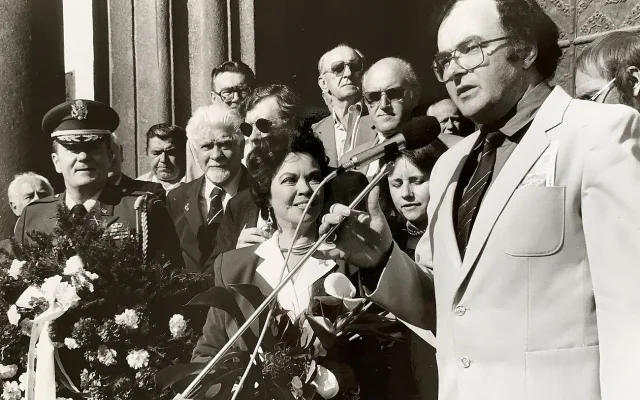 FOTOGALERIE: Americká velvyslankyně Shirley Temple Black při návštěvě Klatov v květnu 1990