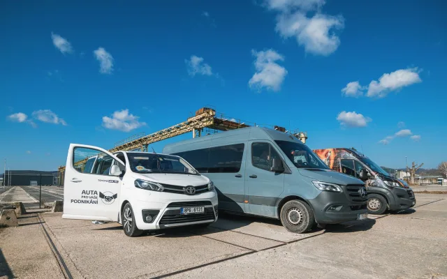 FOTOGALERIE: Transport krmení pro psy na Ukrajinu