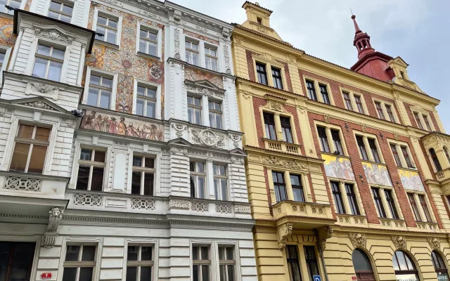 FOTOGALERIE: Alšovy domy v Plzni