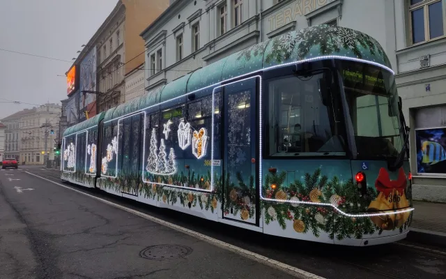FOTOGALERIE: Vánoční strom a vánoční tramvaj 2022