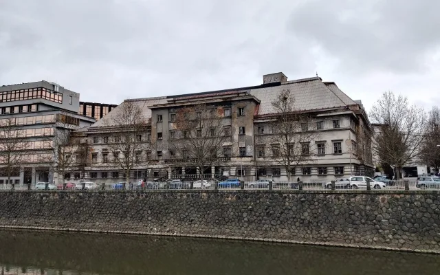 FOTOGALERIE: Zchátralé městské lázně v centru Plzně
